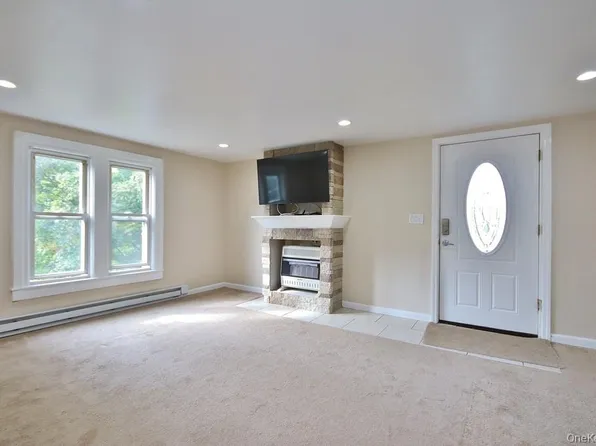 208 Myrtle Ave, Mahopac, NY