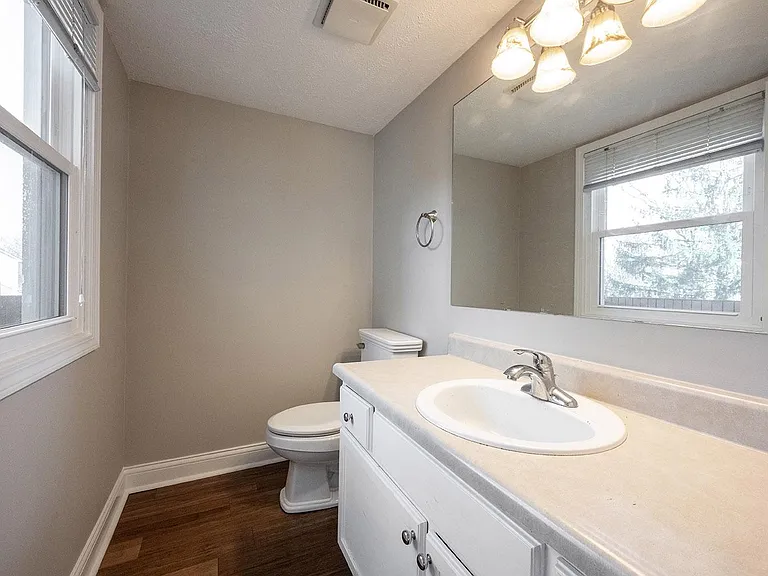 11704 Cameron Dr — Photo 15