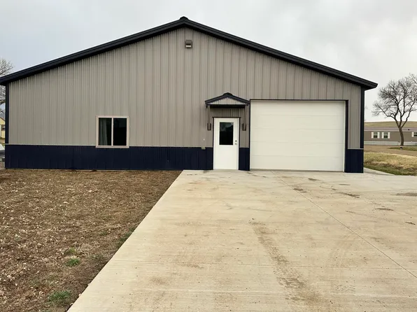 108 W Skinner St, Akaska, SD 57420