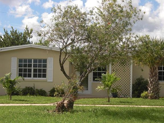 3rd image of 102 SE Solaz Ave