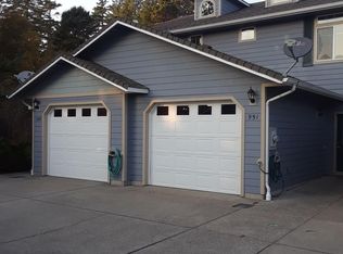 951 Jasper Ln, Florence, OR 97439