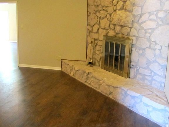 3rd image of 601 Arrowhead Dr