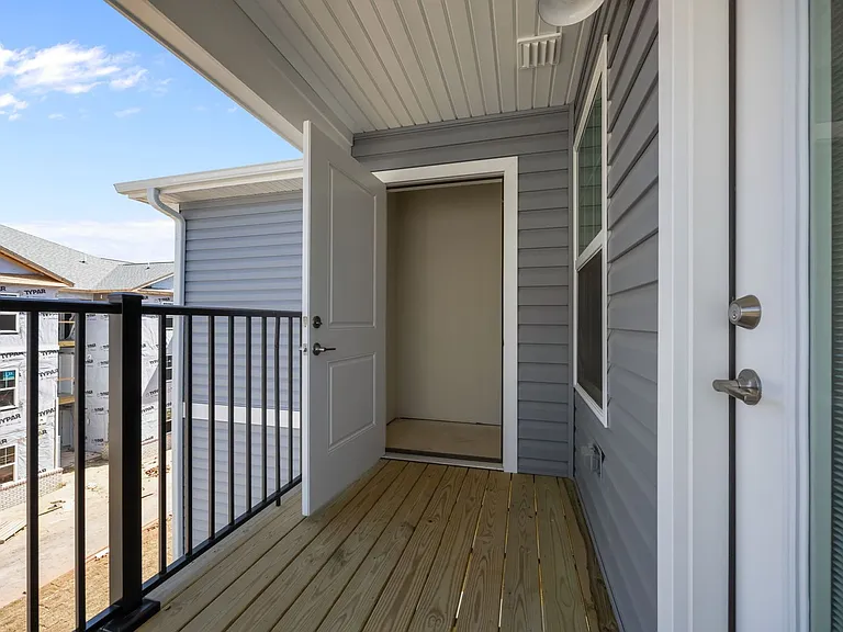 Harbor Village Apartments — Photo 24