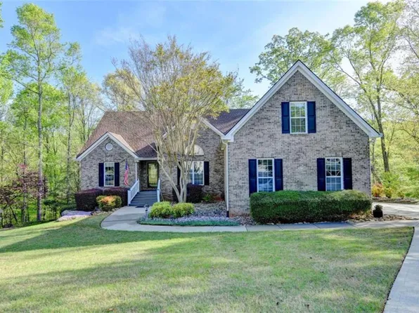 124 Edgewater Ct, Braselton, GA 30517