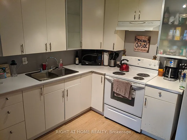 264 Monarch Park Ave #5 — Photo 2