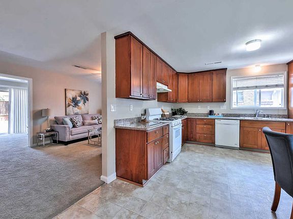 4th image of 244 Chalet Ave