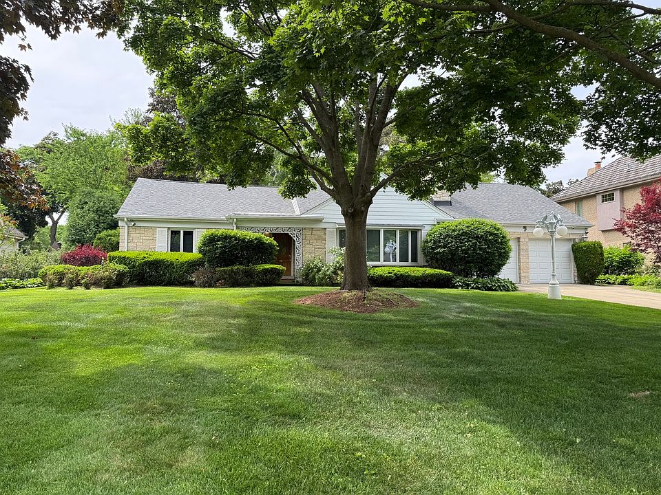 1st image of 828 S Bristol Ln