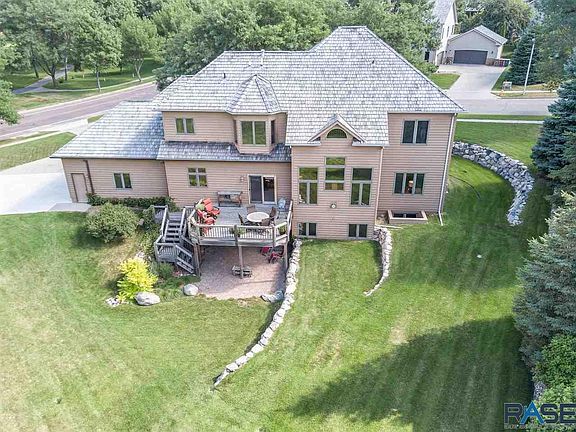 3rd image of 5238 S Sweetbriar Ct