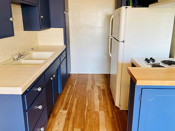 3rd image of 1827 S Van Ness Ave #2