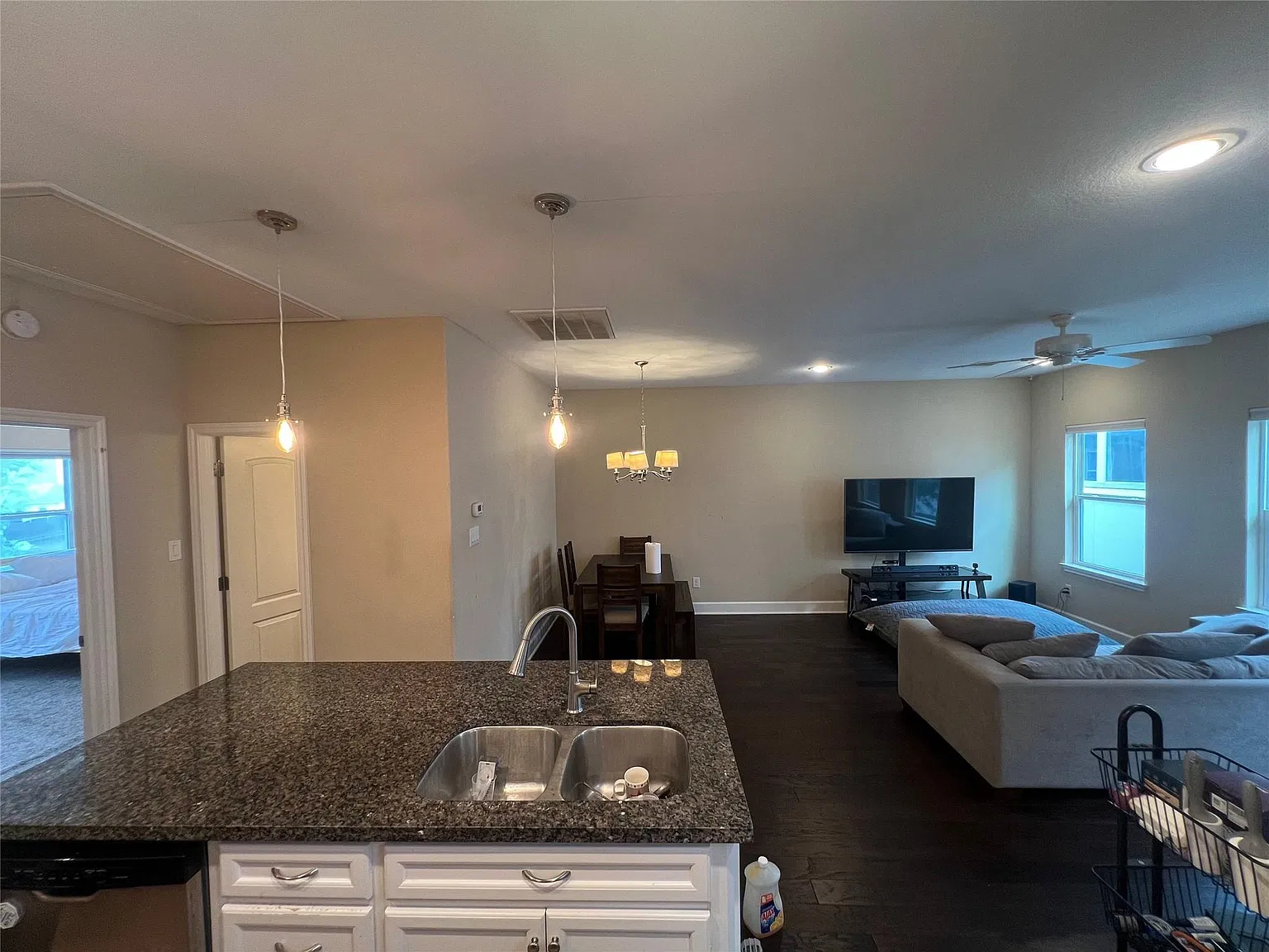 2 bed, 2.5 bath, 1325 sqft, $2,000 — Photo 4