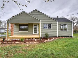 398 Greenlee Rd, Johnson City, TN 37601