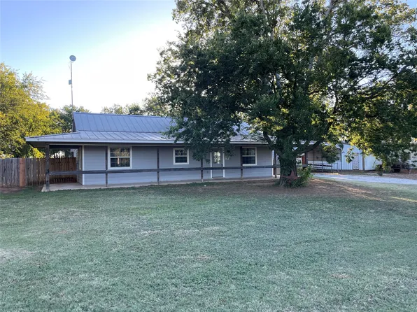 208 N Stadium Dr, Alvord, TX 76225