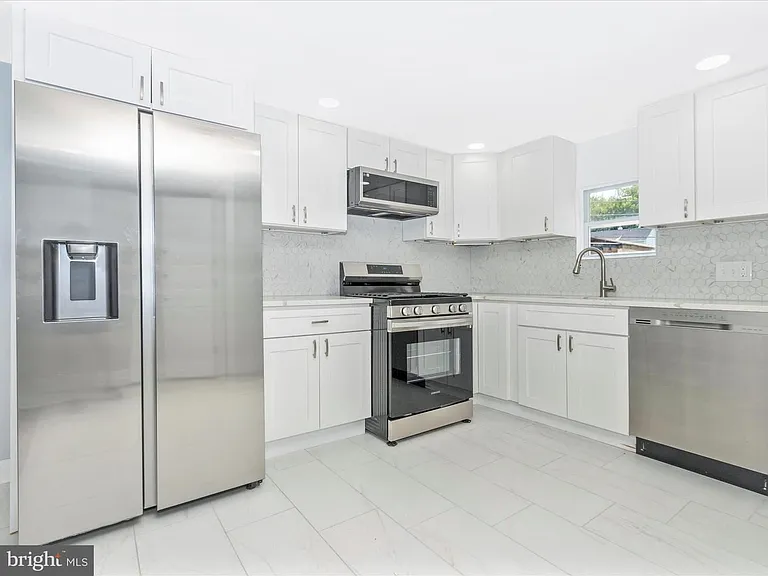 903 Minna Ave — Photo 16