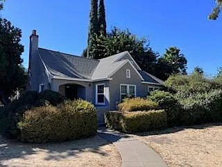 300 N 4th St photo 1