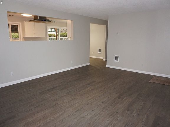 4th image of 814 SE 105th Ave