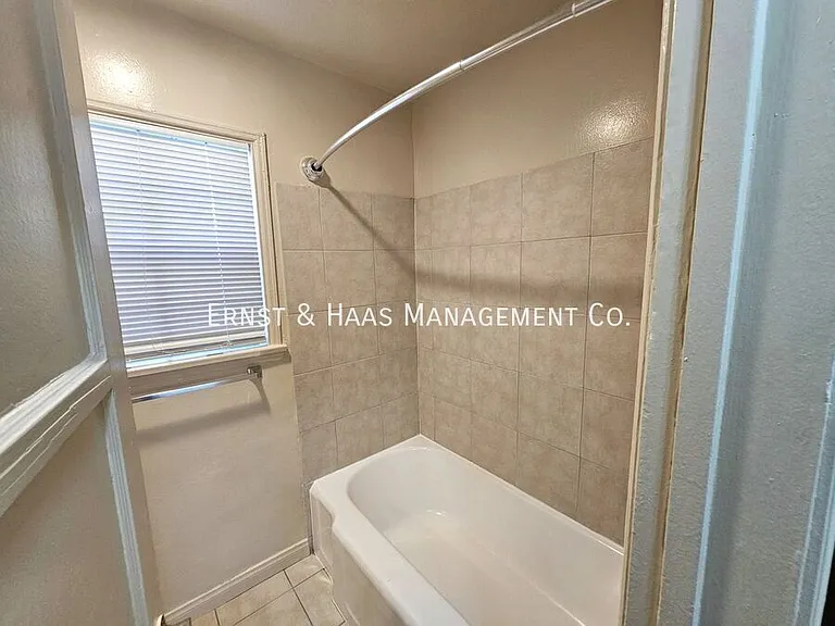 2035 Pine Ave #4 — Photo 7