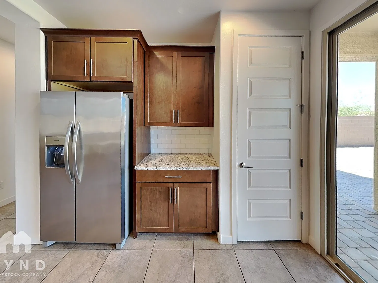 3 bed, 2.0 bath, 1397 sqft, $2,075 — Photo 4