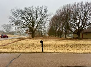 990 Holiday Dr, Sandwich, IL