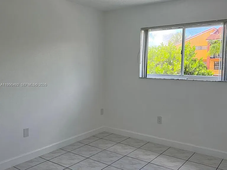 2565 W 56th St #209 — Photo 10