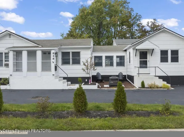 848 Woodmere Dr, Keyport, NJ 07735