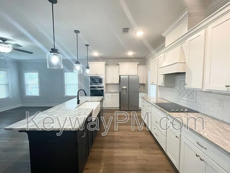 2217 Laurens St — Photo 4
