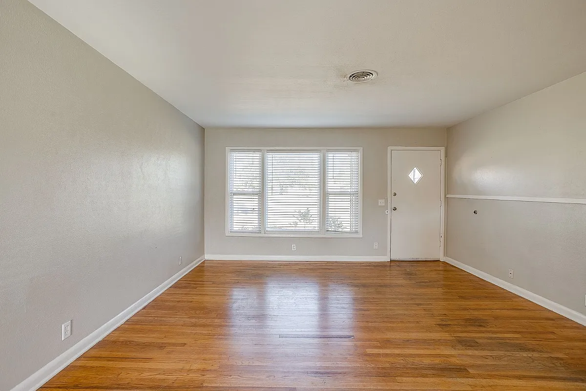 Property Photo - 144 SE Tarrant Ave