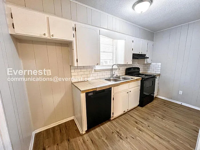 2 bed, 1.5 bath, 814 sqft, $775 — Photo 4