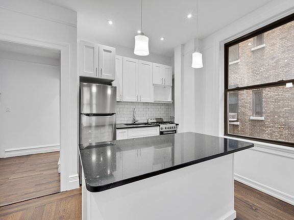 3rd image of 347 W 55th St APT 5B