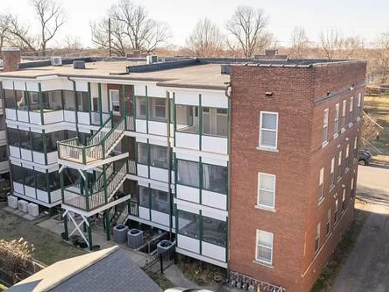 618 Madison St #300 — Photo 26