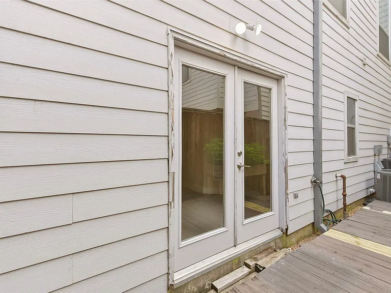 901 Roy St — Photo 27