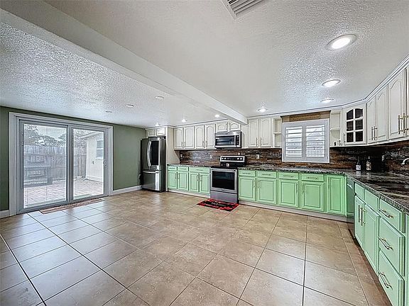 3rd image of 5264 Idlewild St