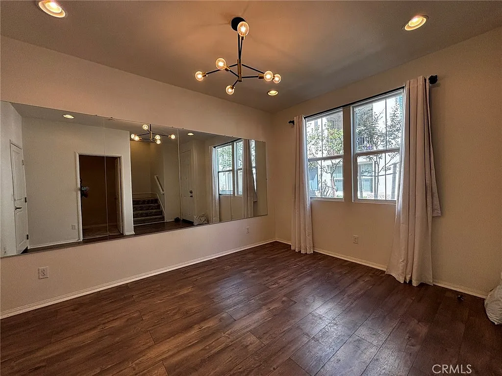 3 bed, 4.0 bath, 1499 sqft, $3,200 — Photo 3