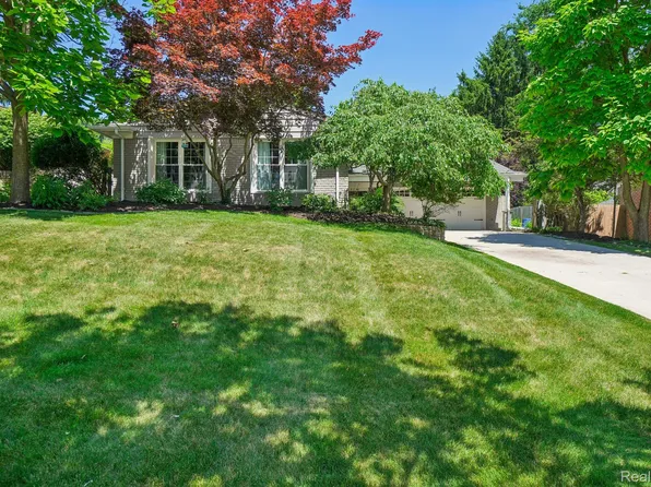 1424 Fairway Dr, Birmingham, MI 48009