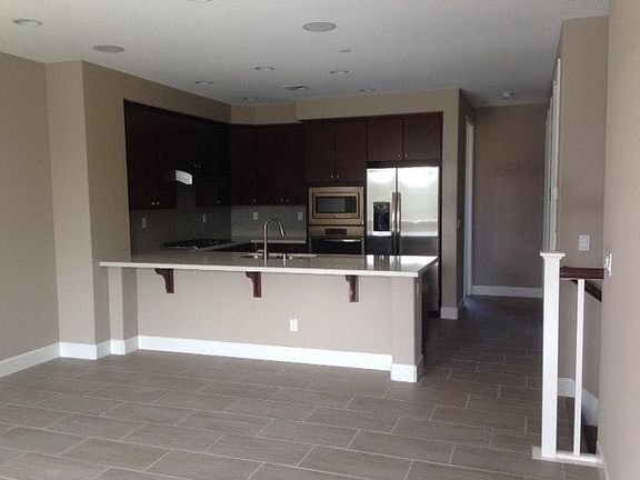 3rd image of 1073 E Duane Ave