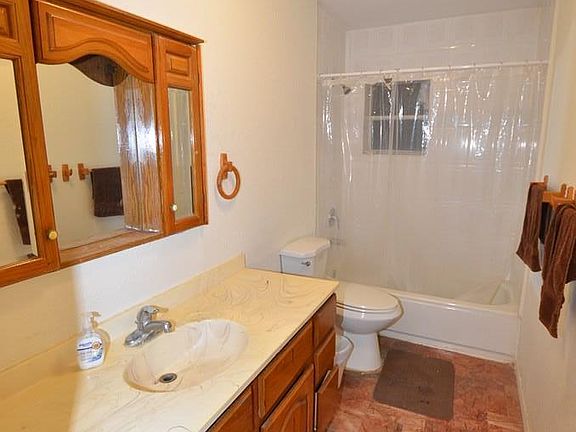 5th image of 4424 Pine Ln