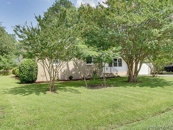 2nd image of 104 Yorkshire Dr