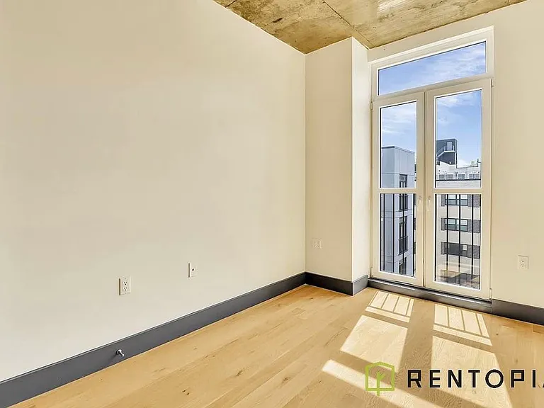 338 Evergreen Ave #304B — Photo 7