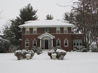 1105 W Downer Pl, Aurora, IL 60506