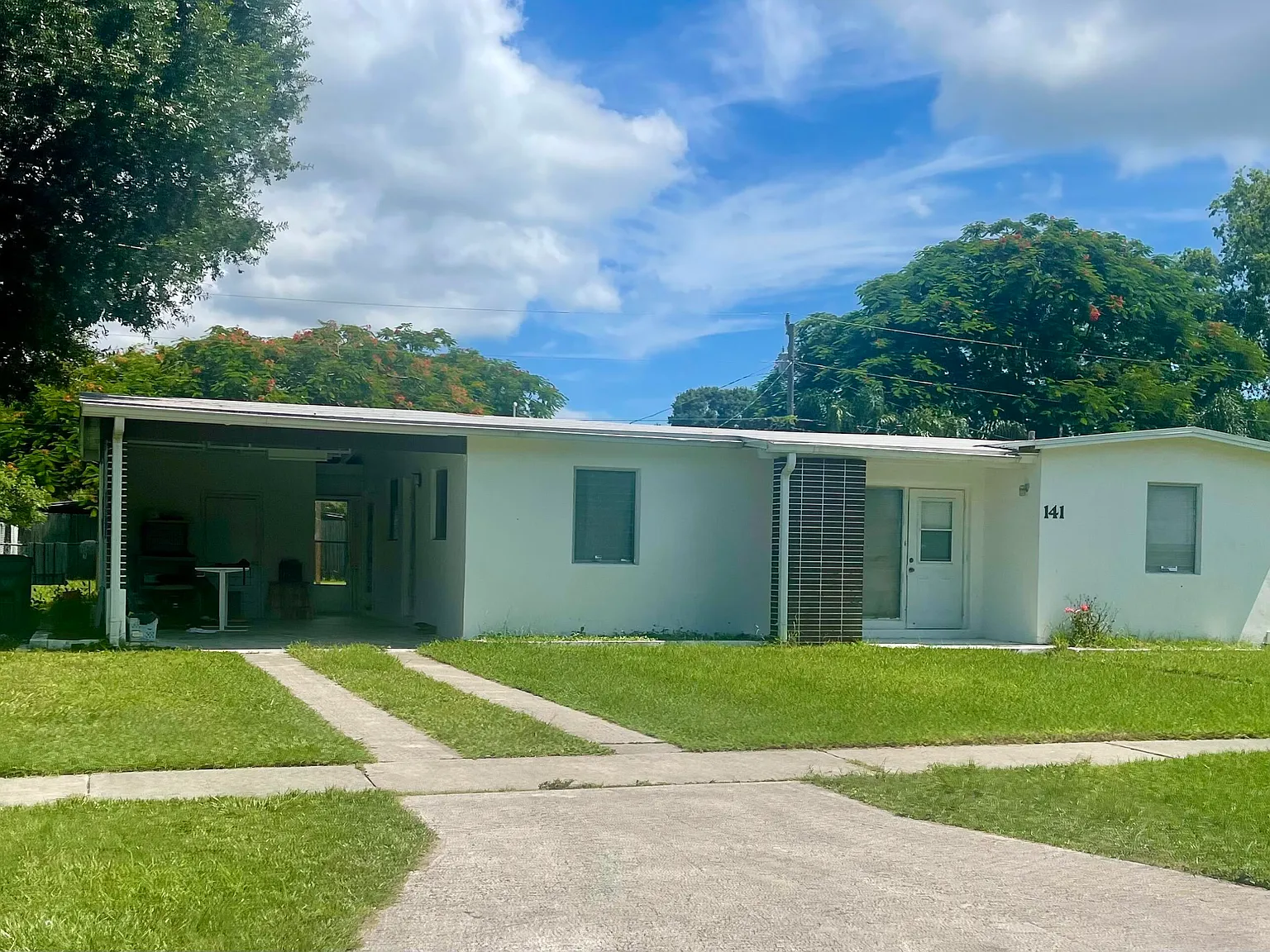 2 bed, 1.0 bath, 977 sqft, $2,200 — Photo 1