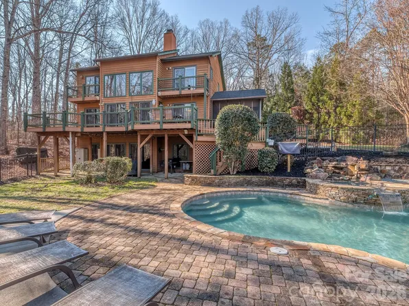 8723 Crestview Dr, Waxhaw, NC 28173