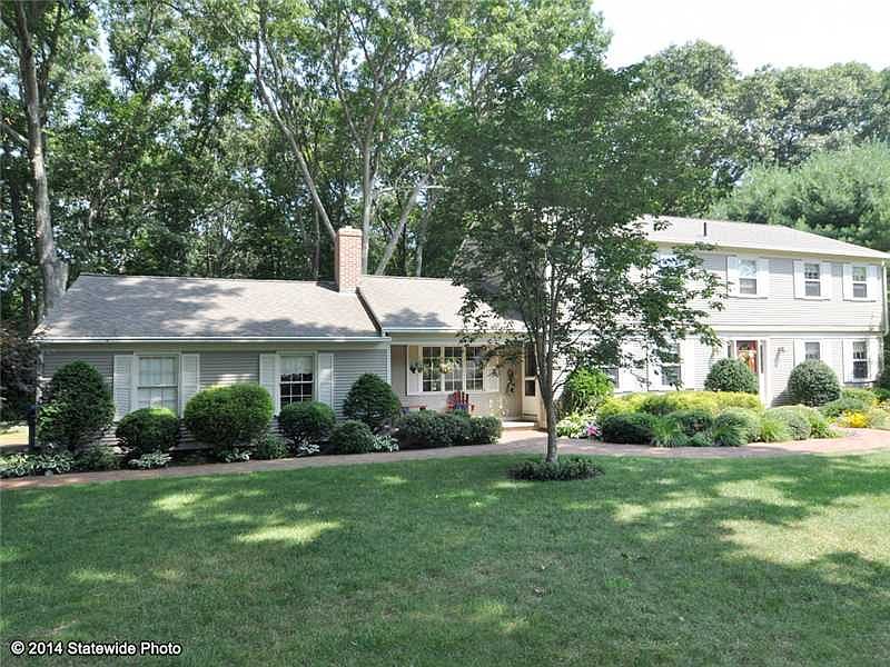 1st image of 15 Limerock Dr