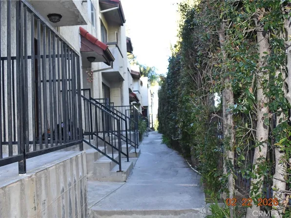 13203 Vanowen St APT 8, North Hollywood, CA 91605