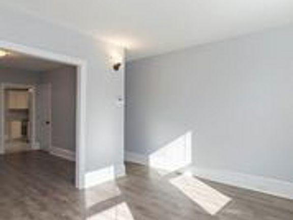 3rd image of 1123 W 3rd St