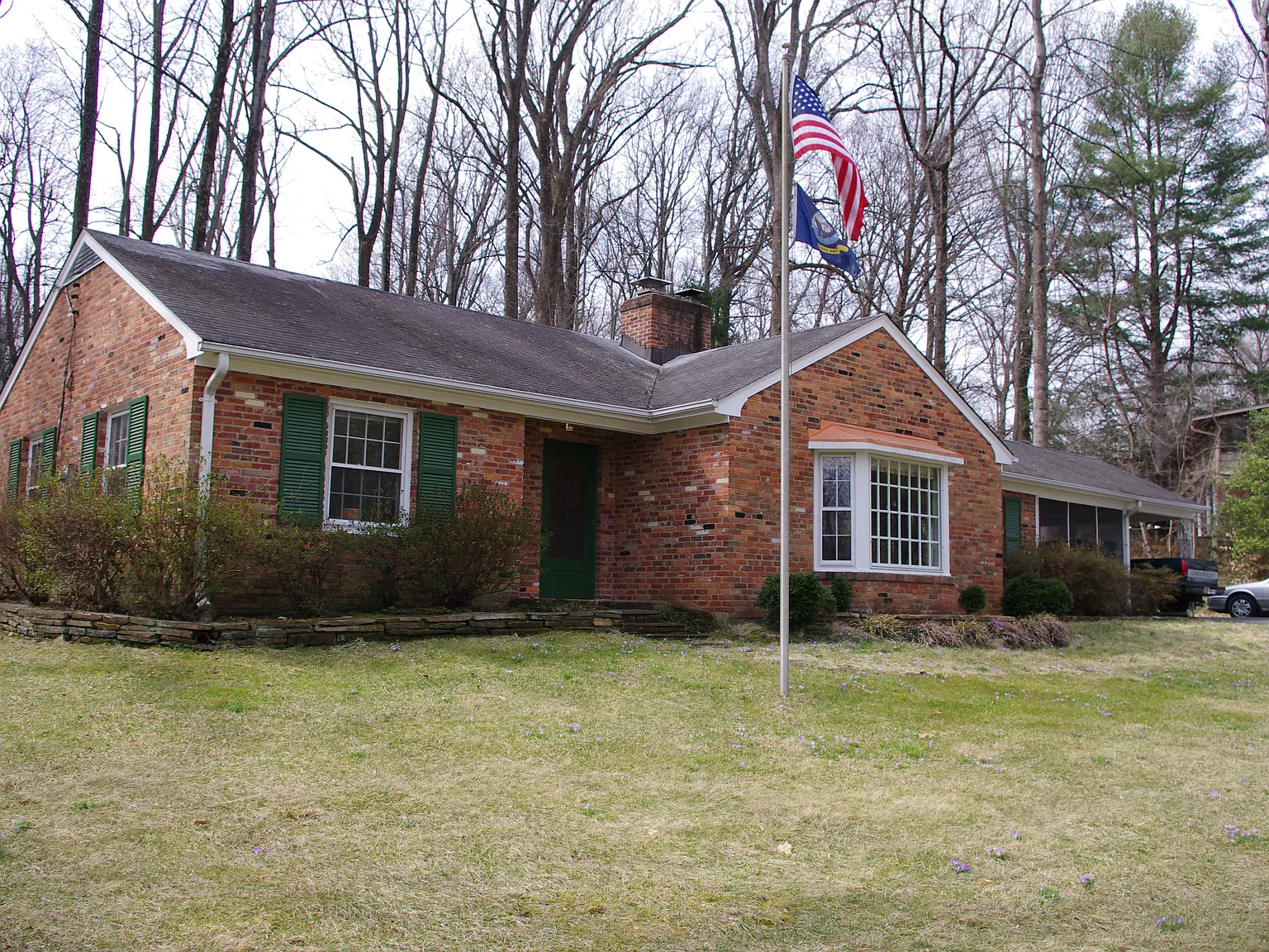 3 bed, 1.5 bath, 1536 sqft, $3,200 — Photo 2