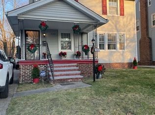 1071 Selwyn Rd, Cleveland Heights, OH 44112