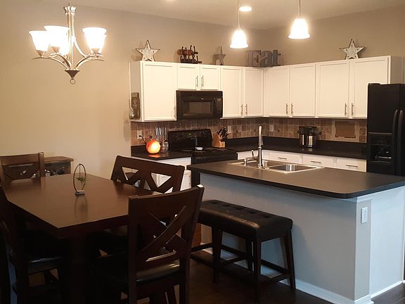 3rd image of 610 Briar Way Ln