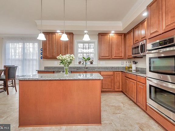 4th image of 90 Ruby Glen Ln
