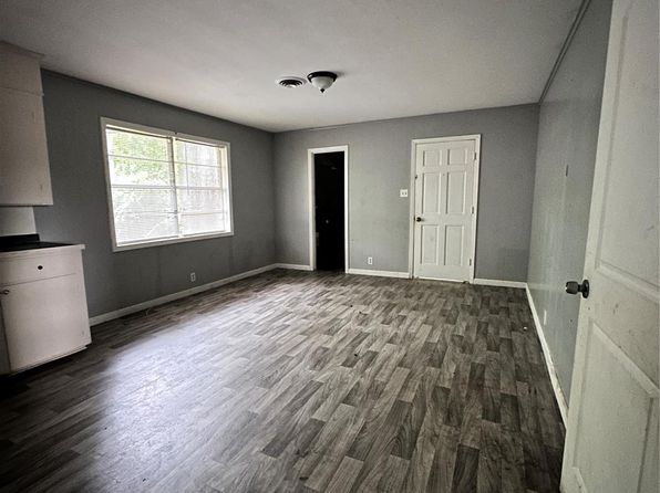 907 Caldwell St, Jasper, TX 75951