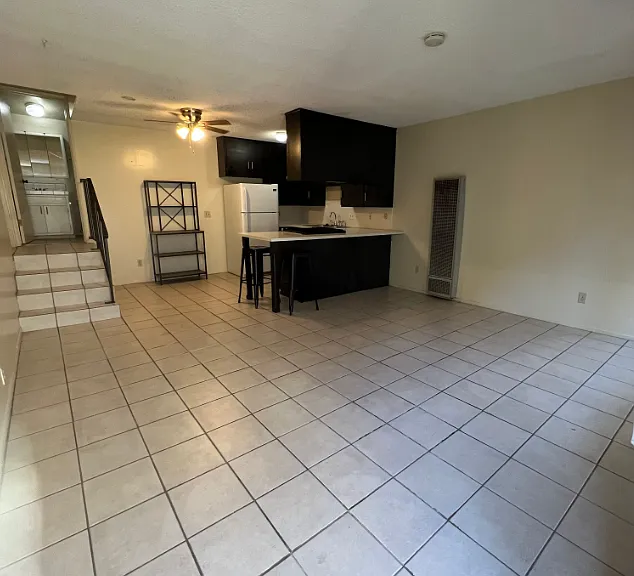 240 S Holliston Ave #4 — Photo 2