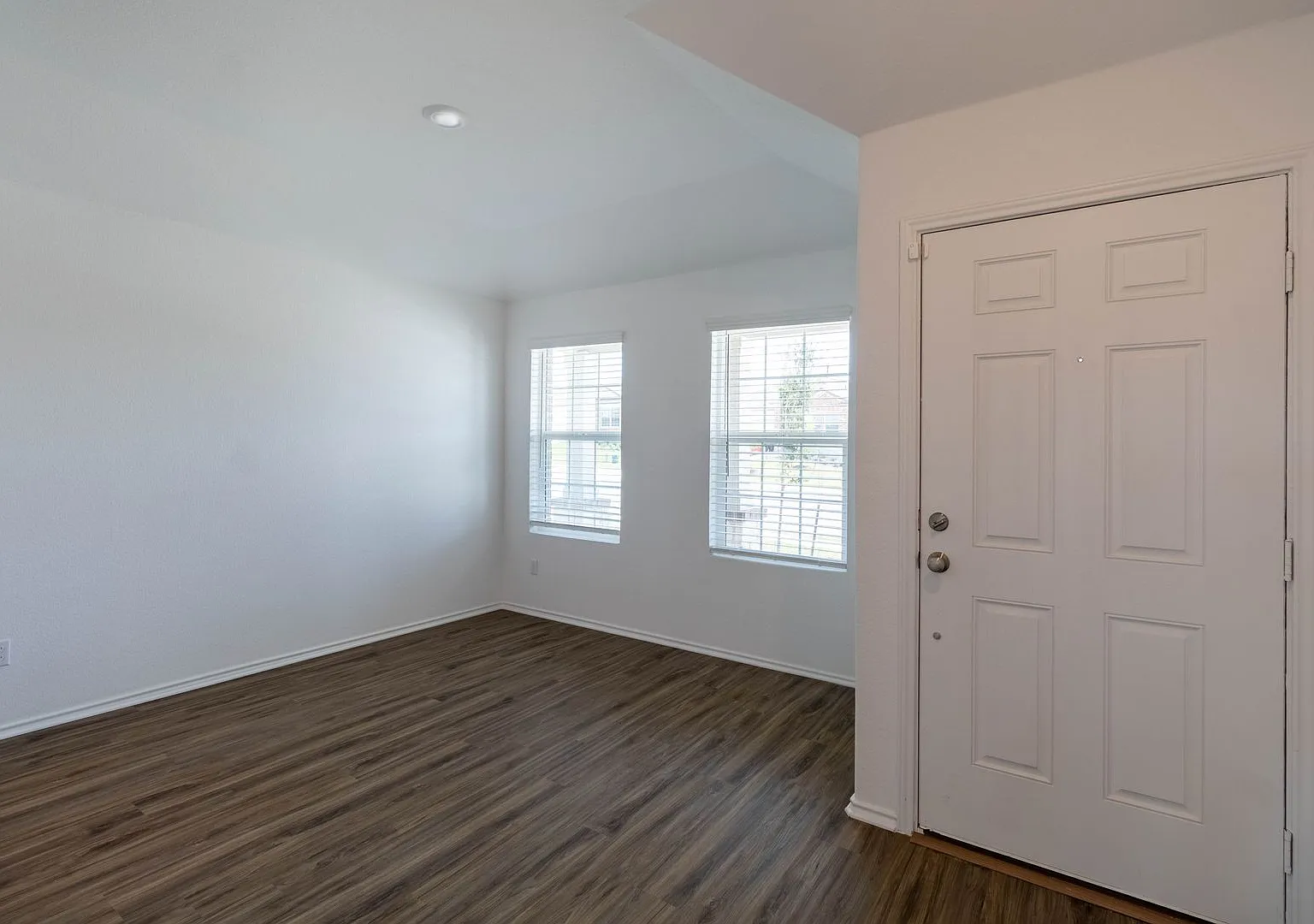 Stunning Newly Built 3 Bed/2 Bath Home in Round Rock! — Photo 3